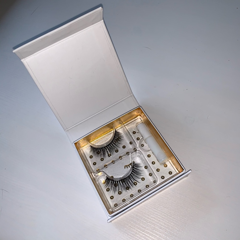 NWT Battington Lashes